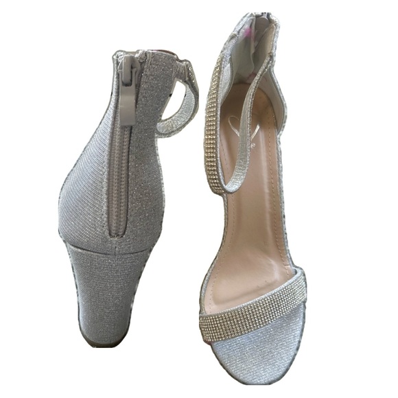 Windsor Sparkle Stunner Rhinestone Block Heels size 8 - Picture 8 of 10